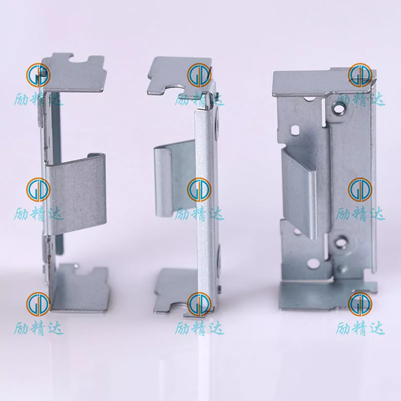 Aké skryté riziká zlyhania v poli prinášajú nedostatočne overené komponenty závesu POS terminálu?